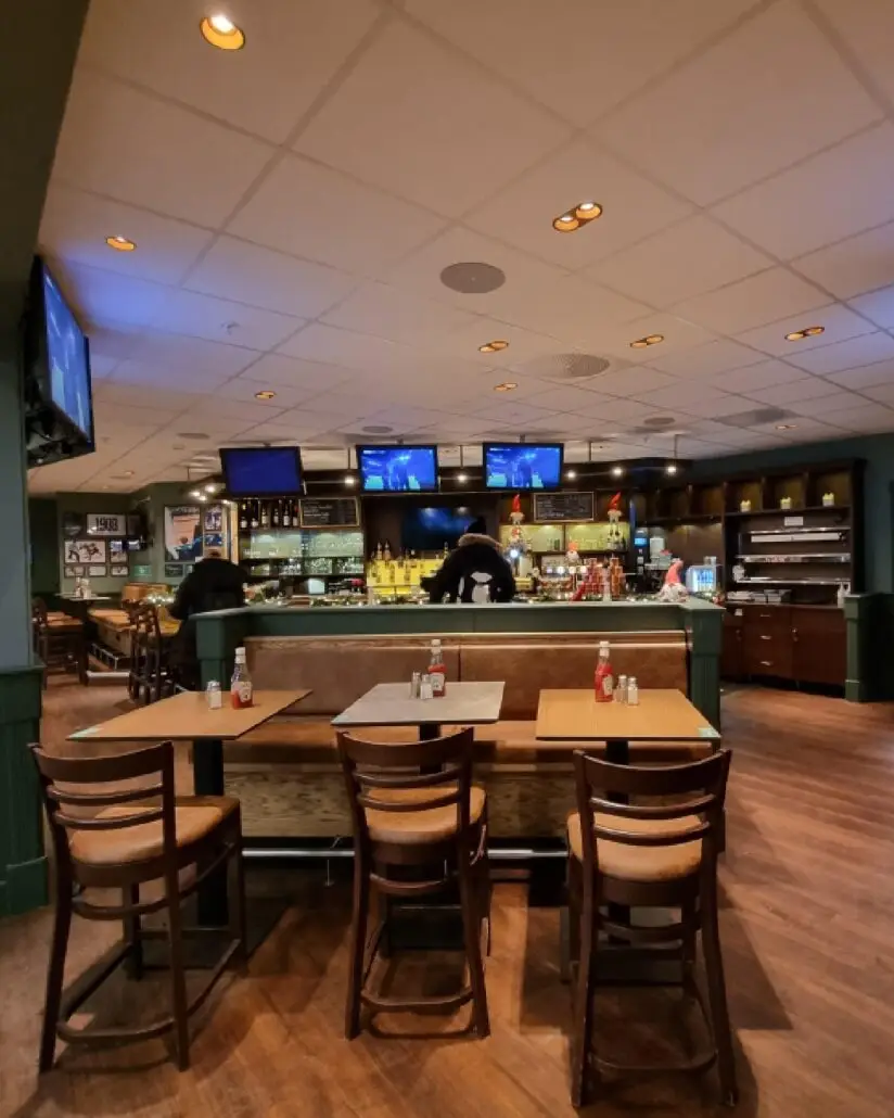 O’Learys – Tromsø Lufthavn – restaurantinteriør fra Sodai (bilde 5 av 7)